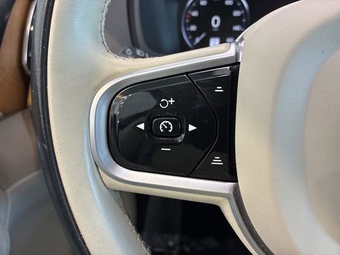 Used 2022 Volvo XC90 T6 Momentum w/ Advanced Package image 22