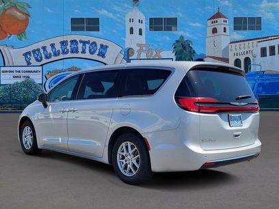 Used 2024 Chrysler Pacifica Touring-L
