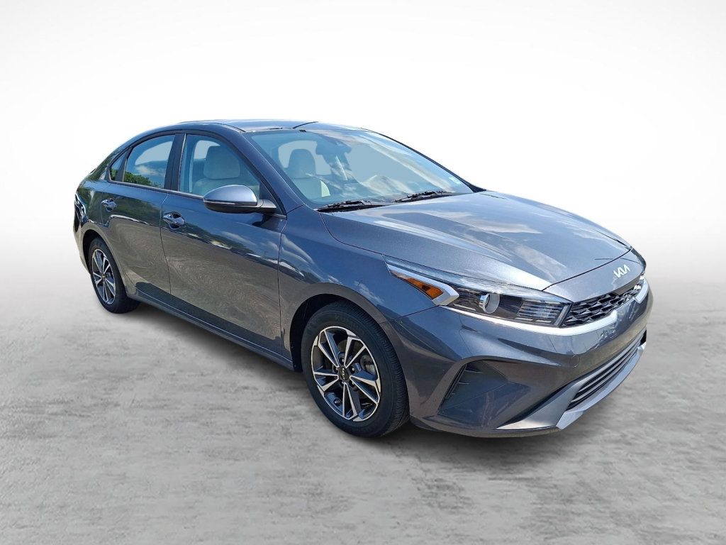 Used 2023 Kia Forte LXS w/ LXS Technology Package FWD image 7
