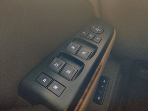 Used 2019 Chevrolet Suburban Premier AWD/4WD image 27