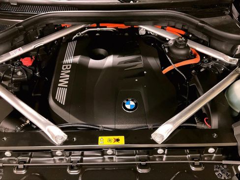 New 2026 BMW X5 xDrive50e image 17