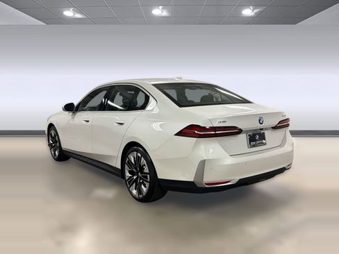Certified 2025 BMW 540i xDrive AWD/4WD image 3