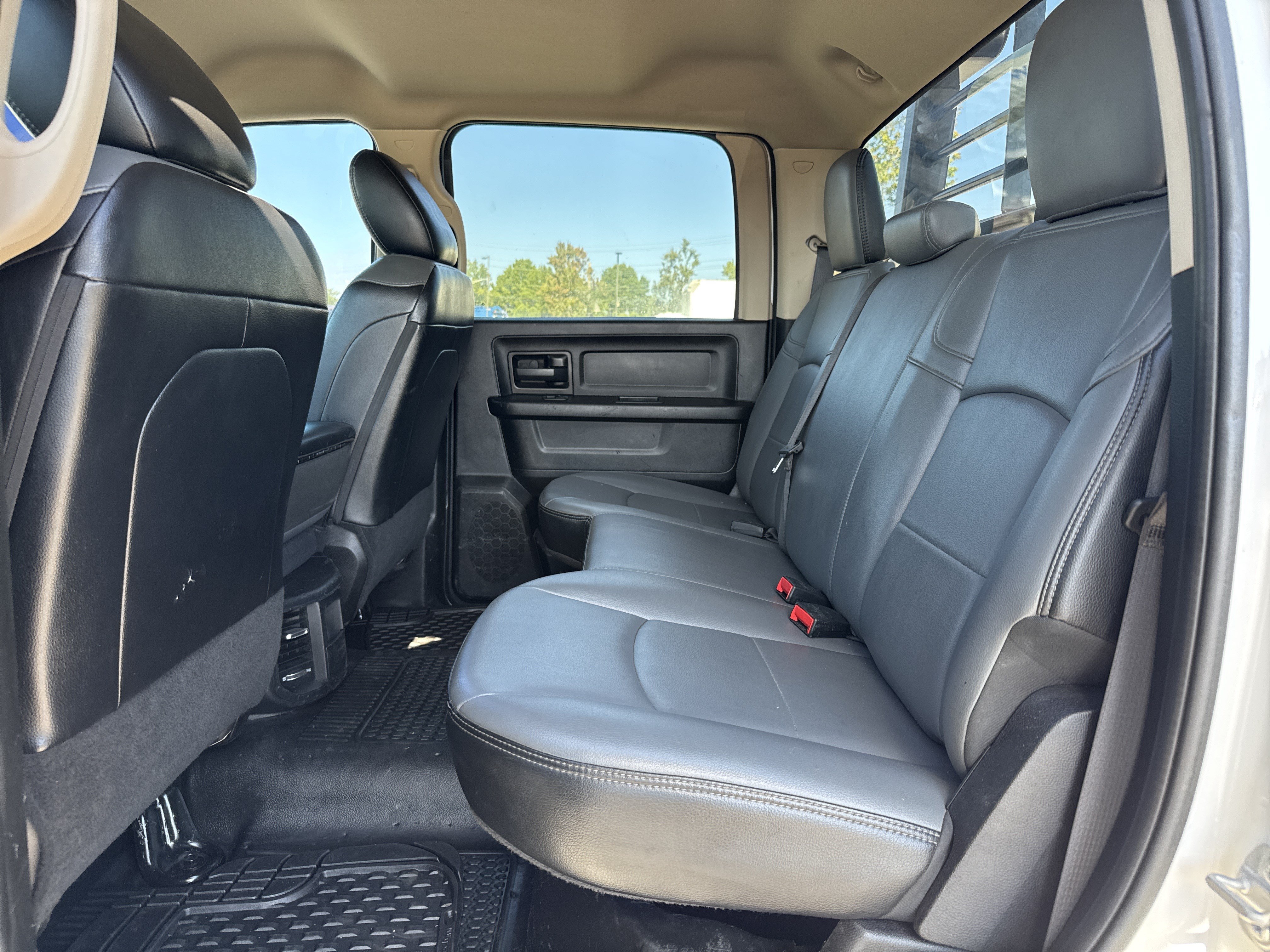 Used 2020 RAM 4500 Tradesman w/ Chrome Appearance Group RWD image 24