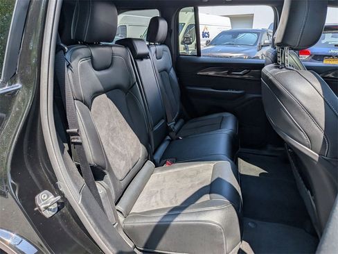 Certified 2023 Jeep Grand Cherokee Altitude image 23