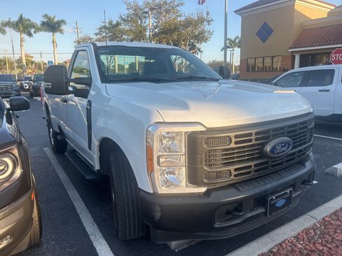 Used 2023 Ford F250 XL image 3