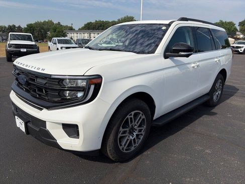 Used 2025 Ford Expedition Active AWD/4WD image 1