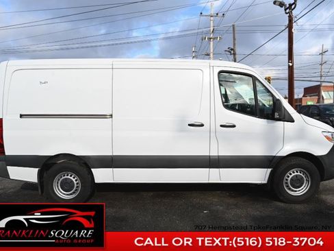 Used 2022 Mercedes-Benz Sprinter 1500 image 4