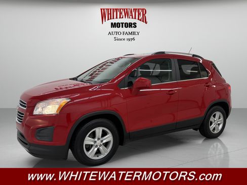 Used 2016 Chevrolet Trax LT w/ LT Sun and Sound Package FWD image 1
