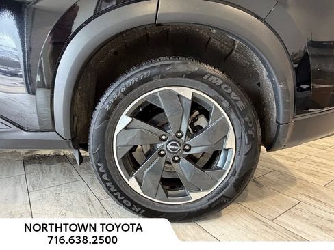 Used 2024 Nissan Rogue SV image 10