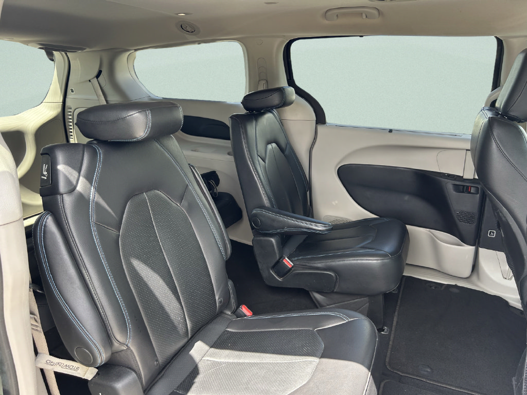 Used 2021 Chrysler Pacifica Touring-L FWD image 22