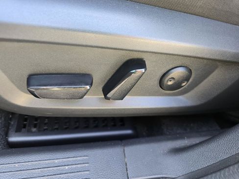 Used 2022 Nissan Rogue SV AWD/4WD image 23