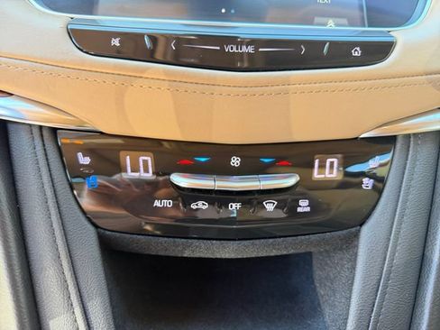 Used 2019 Cadillac XT5 Platinum AWD/4WD image 17