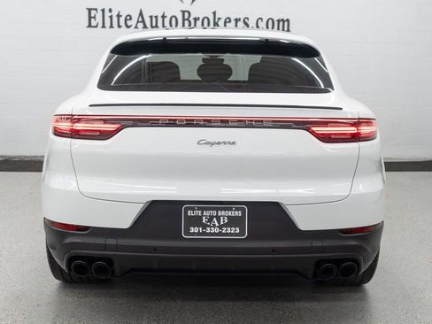 Used 2023 Porsche Cayenne Platinum Edition image 4