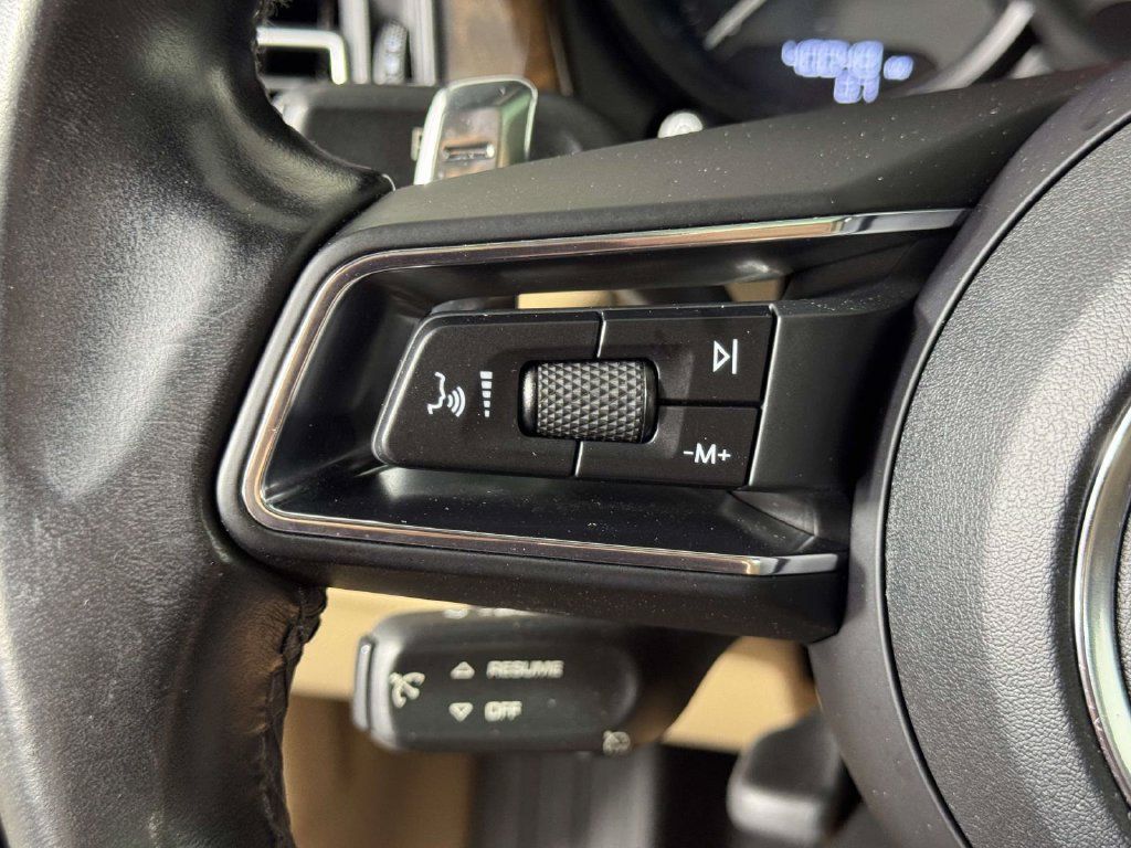 Used 2022 Porsche Macan S AWD/4WD image 22