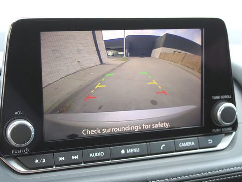 Used 2024 Nissan Rogue SV image 7