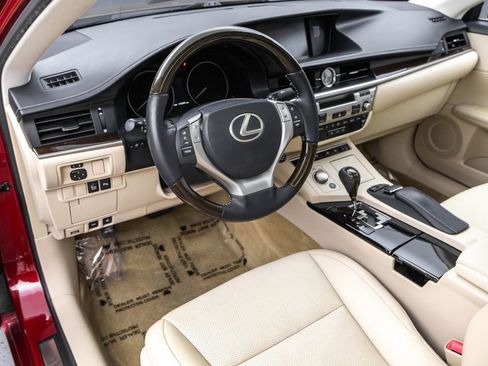 Used 2014 Lexus ES 350 w/ Luxury Package image 3