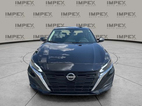 Used 2024 Nissan Altima 2.5 SV image 8