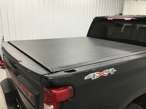 Used 2022 Chevrolet Silverado 1500 LT AWD/4WD image 37