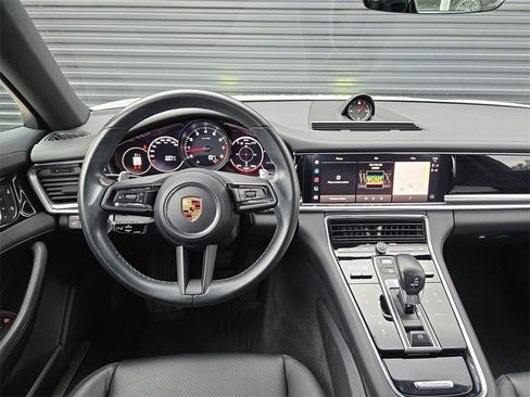 Used 2022 Porsche Panamera 4 image 8