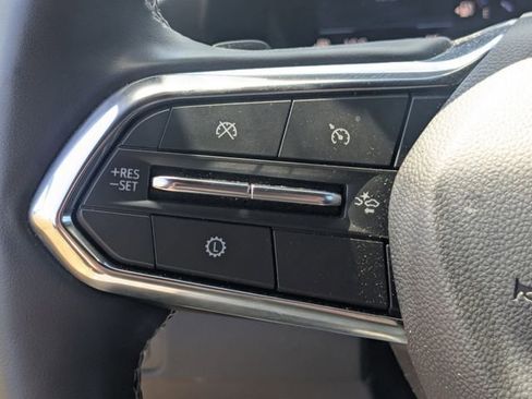 Used 2025 Chevrolet Traverse LT AWD/4WD image 14