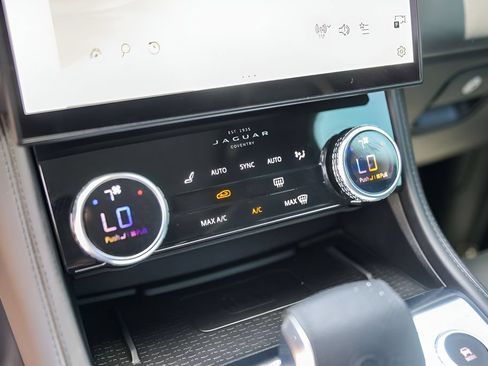 Used 2023 Jaguar F-PACE SVR AWD/4WD image 18