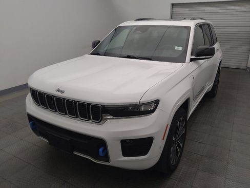 Used 2022 Jeep Grand Cherokee Overland w/ Luxury Tech Group IV AWD/4WD image 15