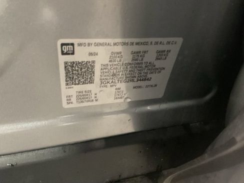 Used 2024 GMC Terrain SLE AWD/4WD image 30