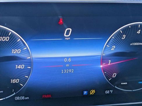 Used 2024 Mercedes-Benz GLC 300 4MATIC image 8