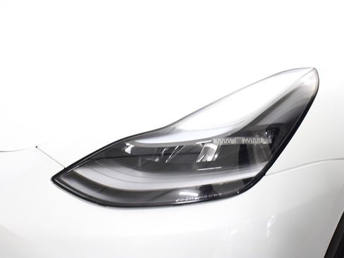 Used 2023 Tesla Model Y Long Range image 4