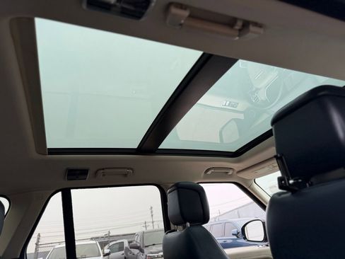 Used 2019 Land Rover Range Rover HSE image 16