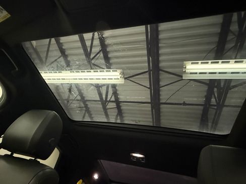 Used 2019 Land Rover Discovery SE image 36