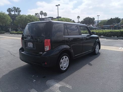 Used 2014 Scion xB Hatchback 4D image 8