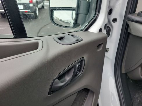 New 2026 Ford Transit 250 148 Medium Roof image 18