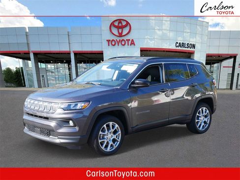 Used 2022 Jeep Compass Latitude image 1