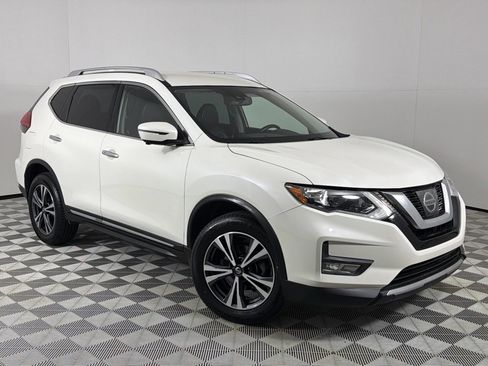 Used 2017 Nissan Rogue SL image 2