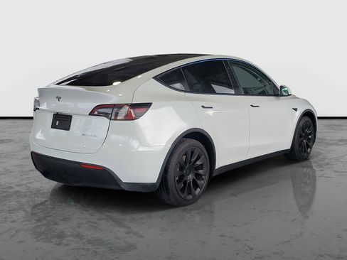 Used 2023 Tesla Model Y Long Range AWD/4WD image 2