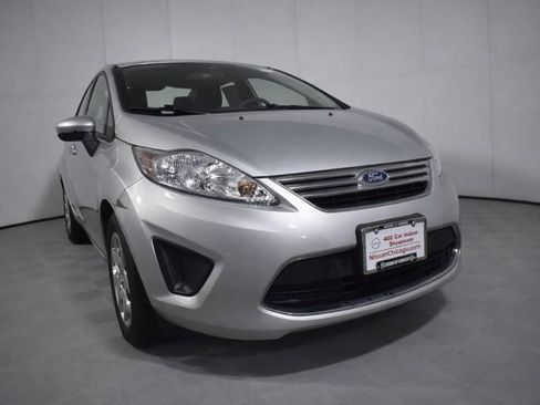Used 2012 Ford Fiesta SE w/ Super Fuel Economy Pkg image 3