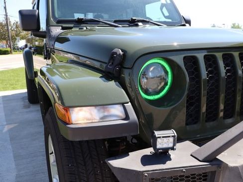 Used 2022 Jeep Gladiator Sport AWD/4WD image 4