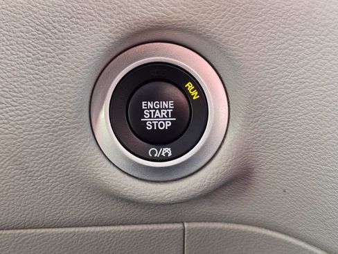 Used 2017 Chrysler Pacifica Touring-L image 19