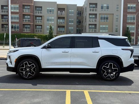 Used 2025 Chevrolet Traverse High Country w/ LPO, Floor Liner Package AWD/4WD image 8