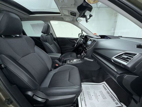 Used 2023 Subaru Forester Premium image 9