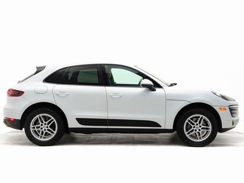 Used 2017 Porsche Macan image 32