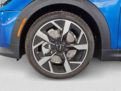 Used 2025 MINI Cooper 2-Door Hardtop FWD image 9