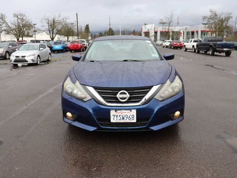 Used 2017 Nissan Altima 2.5 SR image 2