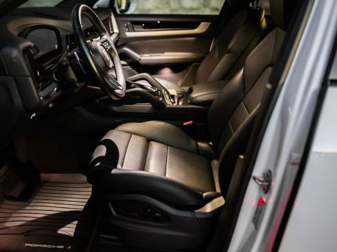 Used 2024 Porsche Cayenne image 23