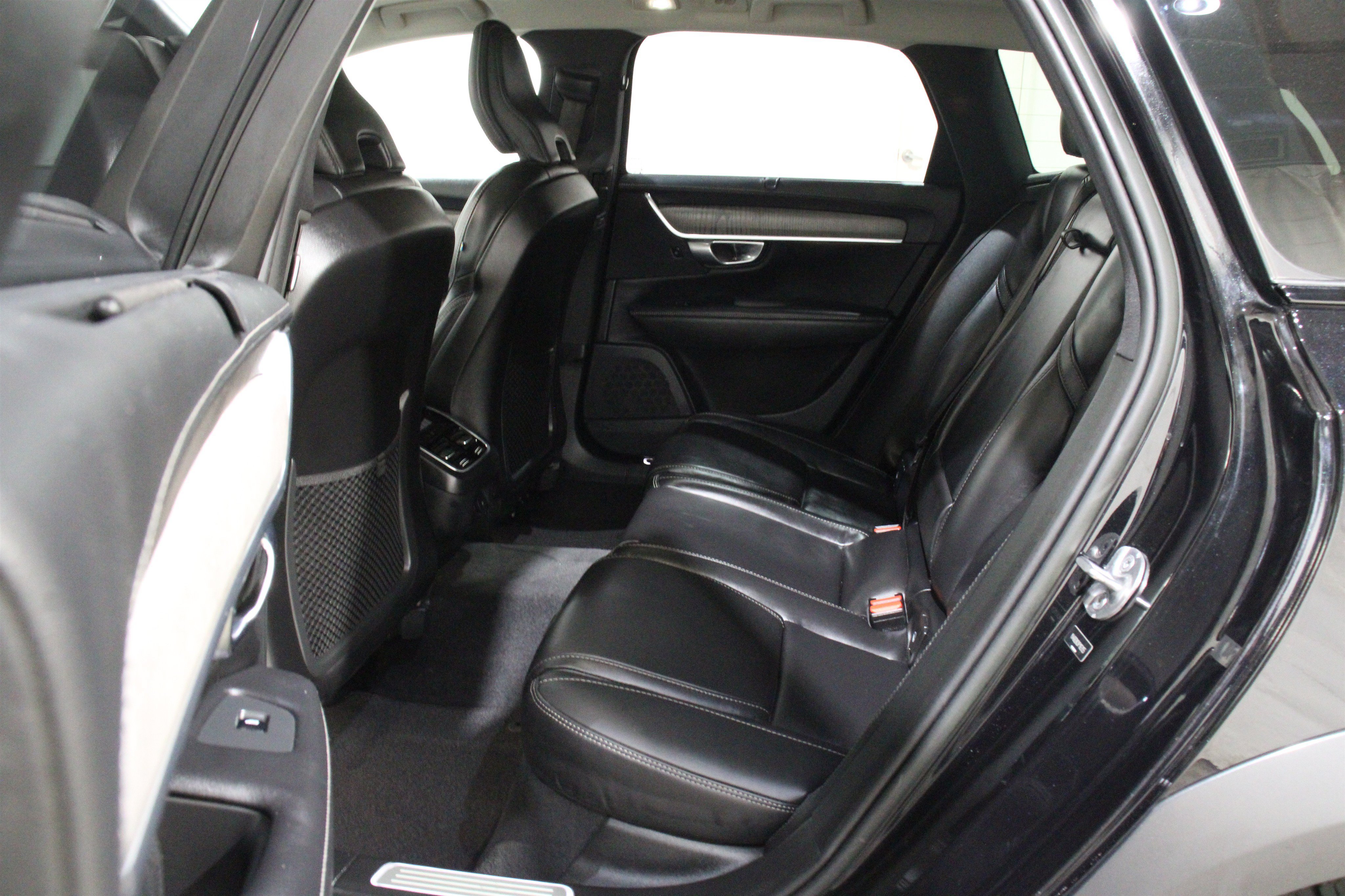 Used 2023 Volvo V90 B6 Cross Country Ultimate AWD/4WD image 17