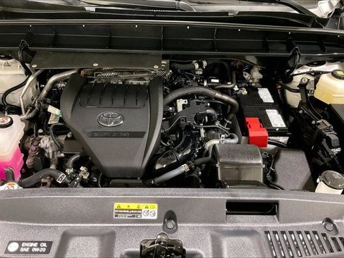 Used 2024 Toyota Highlander Platinum AWD/4WD image 10