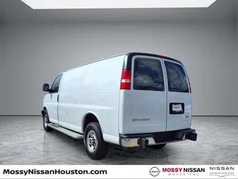 Used 2018 GMC Savana 2500 w/ Driver Convenience Package image 2