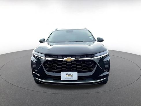 Used 2025 Chevrolet Trax LT image 4