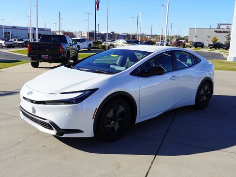 New 2026 Toyota Prius Plug-In Hybrid image 4
